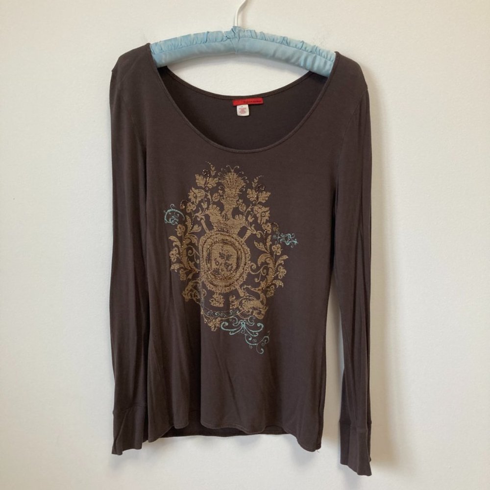 Medallion Tee